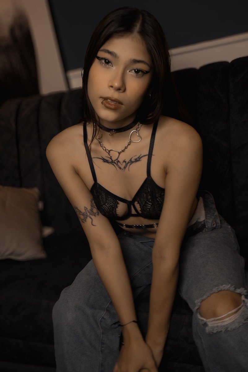 badlanax's tweet photo. @czechkate_ pretty enough to be your girl? https://t.co/577ZdxYKWT
