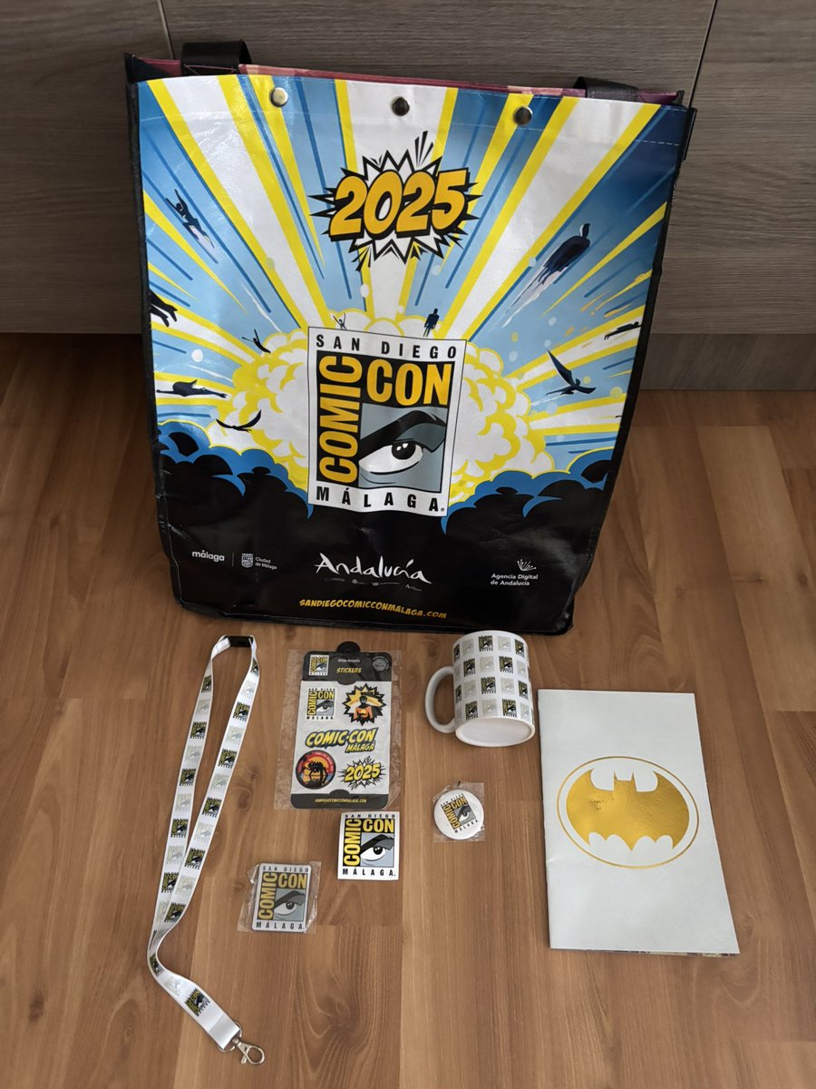 Vendo merchan y cómic especial Hush de la Comic Con de Málaga, precio 300.000€, no acepto ofertas.