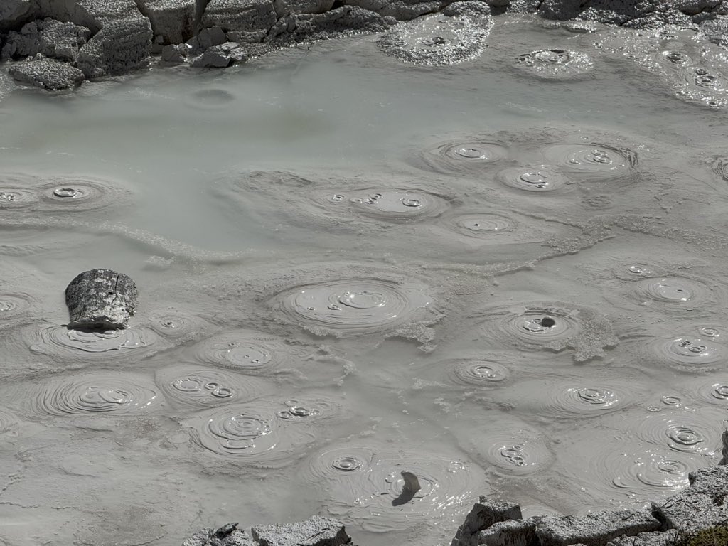 MappingThePath's tweet image. Artists’ Paintpots yesterday at @YellowstoneNPS. Another fascinating stop in this bountiful park! #travel
