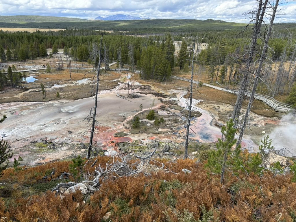 MappingThePath's tweet image. Artists’ Paintpots yesterday at @YellowstoneNPS. Another fascinating stop in this bountiful park! #travel