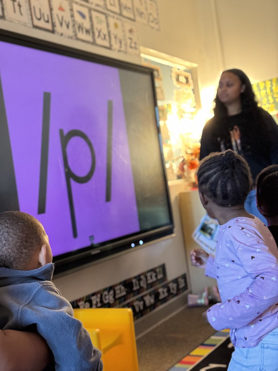 RCPS_EarlyLearn's tweet image. Know I know my ABC’s!
#musicandmovement #dph #lettersounds #pat
