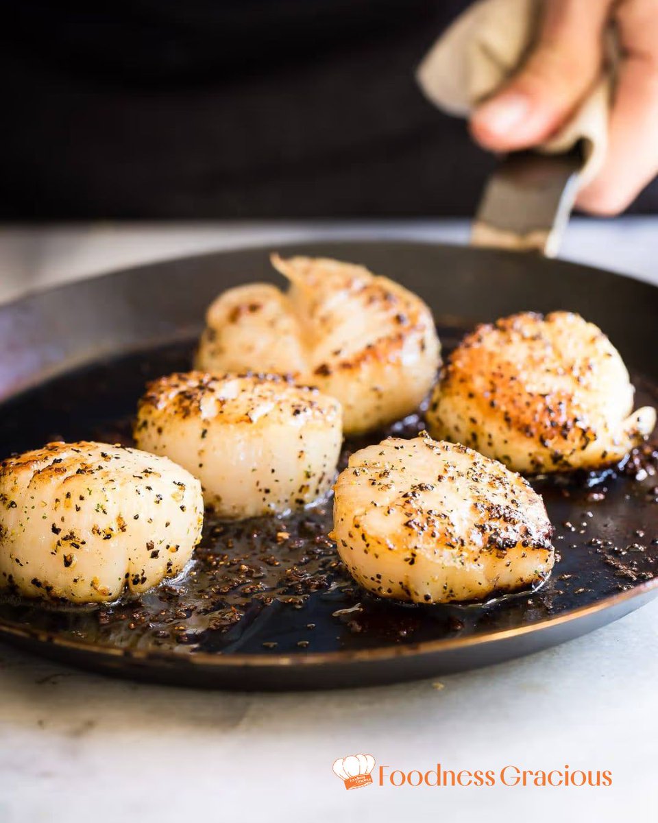 Golden brown perfection.
Here’s How To Make The Best Seared Scallops 👉 foodnessgracious.com/recipes/seared…

Would you make these for date night, a party, or just for yourself? 💭

#Seafoodie #ScallopGoals #FoodnessGracious