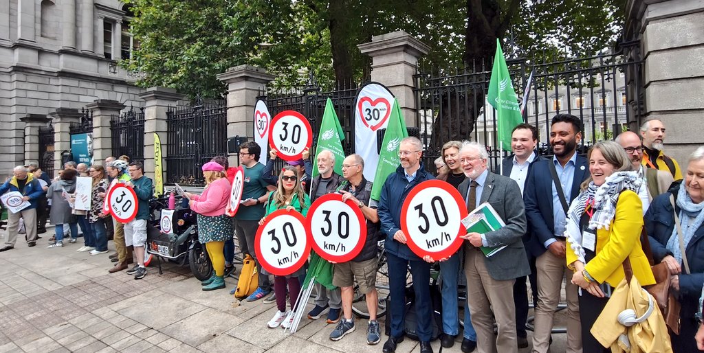 Marie_Casserly's tweet image. Backtracking on 30 km/h urban limits is irresponsible. Slower streets save lives  - especially children, walkers and cyclists. The Government must act now. There’s no valid reason to delay 30 km/h urban speed limits #Love30 #VisionZero