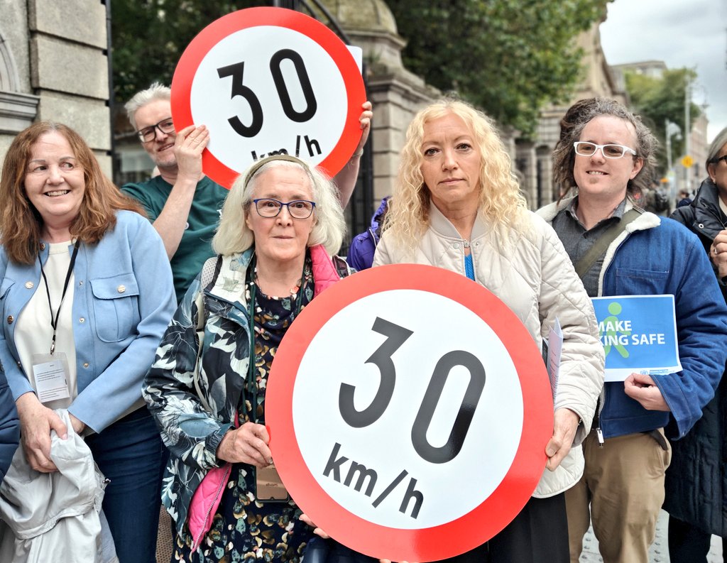 Marie_Casserly's tweet image. Backtracking on 30 km/h urban limits is irresponsible. Slower streets save lives  - especially children, walkers and cyclists. The Government must act now. There’s no valid reason to delay 30 km/h urban speed limits #Love30 #VisionZero