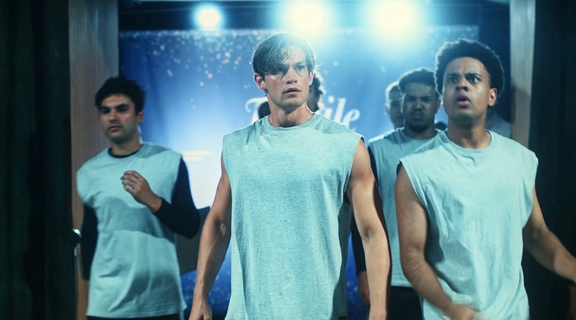 ilyjawreguis's tweet image. nada de conrad nem nick  o maior macho fictício  literário tá voltando em novembro na segunda temporada de maxton hall pode entra james beaufort