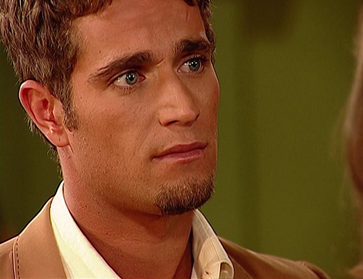PasdeGavilanes's tweet photo. #PasiónDeGavilanes #PDG84 Rosario le promete a Franco que se divorciará para que puedan estar juntos de nuevo y él le advierte que puede hacer con su vida lo que quiera siempre que no se acerque a Sara. https://t.co/ZBqke7fRDM
