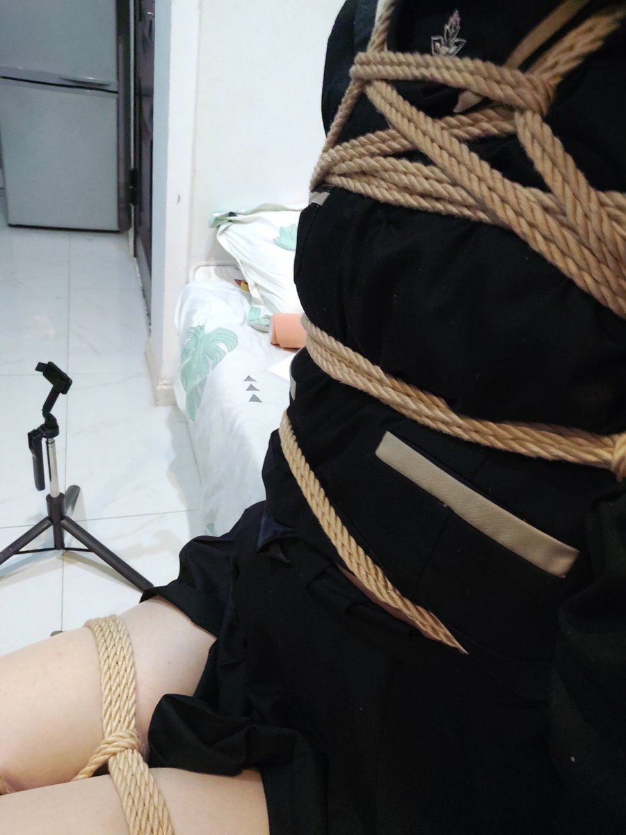 #自缚 #男娘 #伪娘 #捆绑
看起来有点乱…
