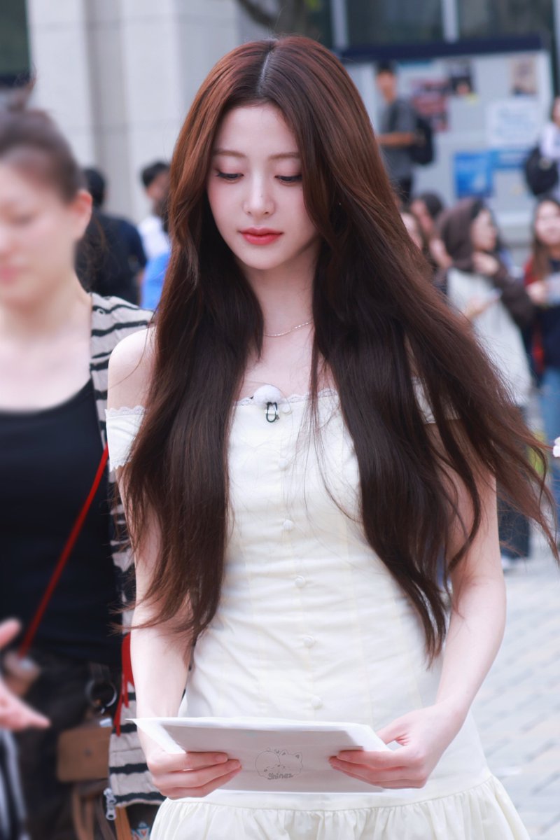 SHINEZ_shinez's tweet photo. 251002  HD

#허윤진 #YUNJIN #ユンジン 
#LE_SSERAFIM #르세라핌 #ルセラフィム https://t.co/1FbJE23OOF
