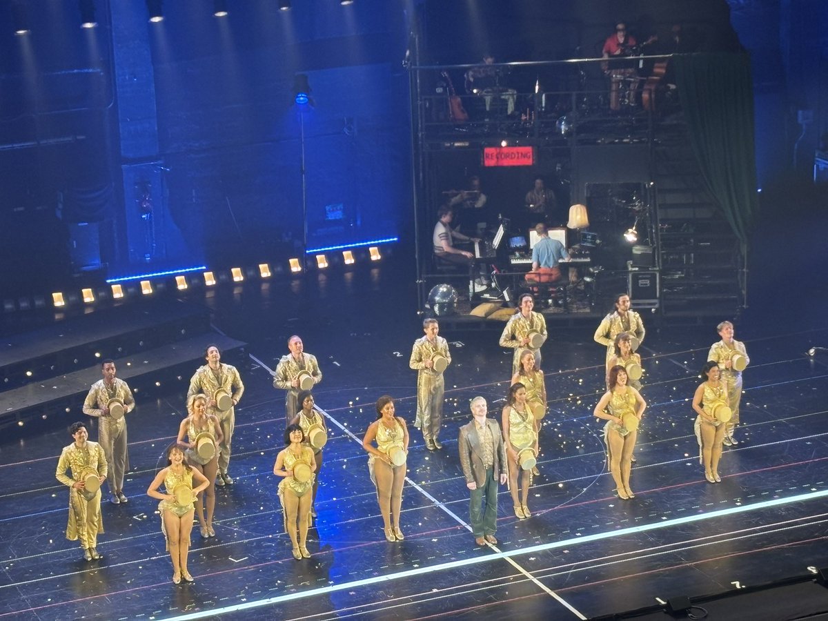 natsuki_actor's tweet photo. 自分へのご褒美。
ブロードウェイミュージカル「コーラスライン」日本特別公演を観劇。
物語を彩る生演奏、キャストの美しい歌声とダンス…オープニングナンバーから涙が溢れて、最後は泣きながら笑って拍手してました。👏
What I did for love. https://t.co/kSV2sfr40J