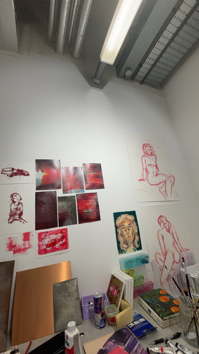 IM BACK IN THE FUCKING BUILDING (art school)