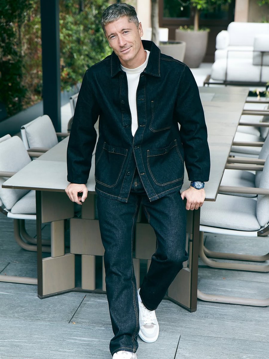 Robert Lewandowski collab with my ecom brand ICON.

Q4 is here and we're cooking.