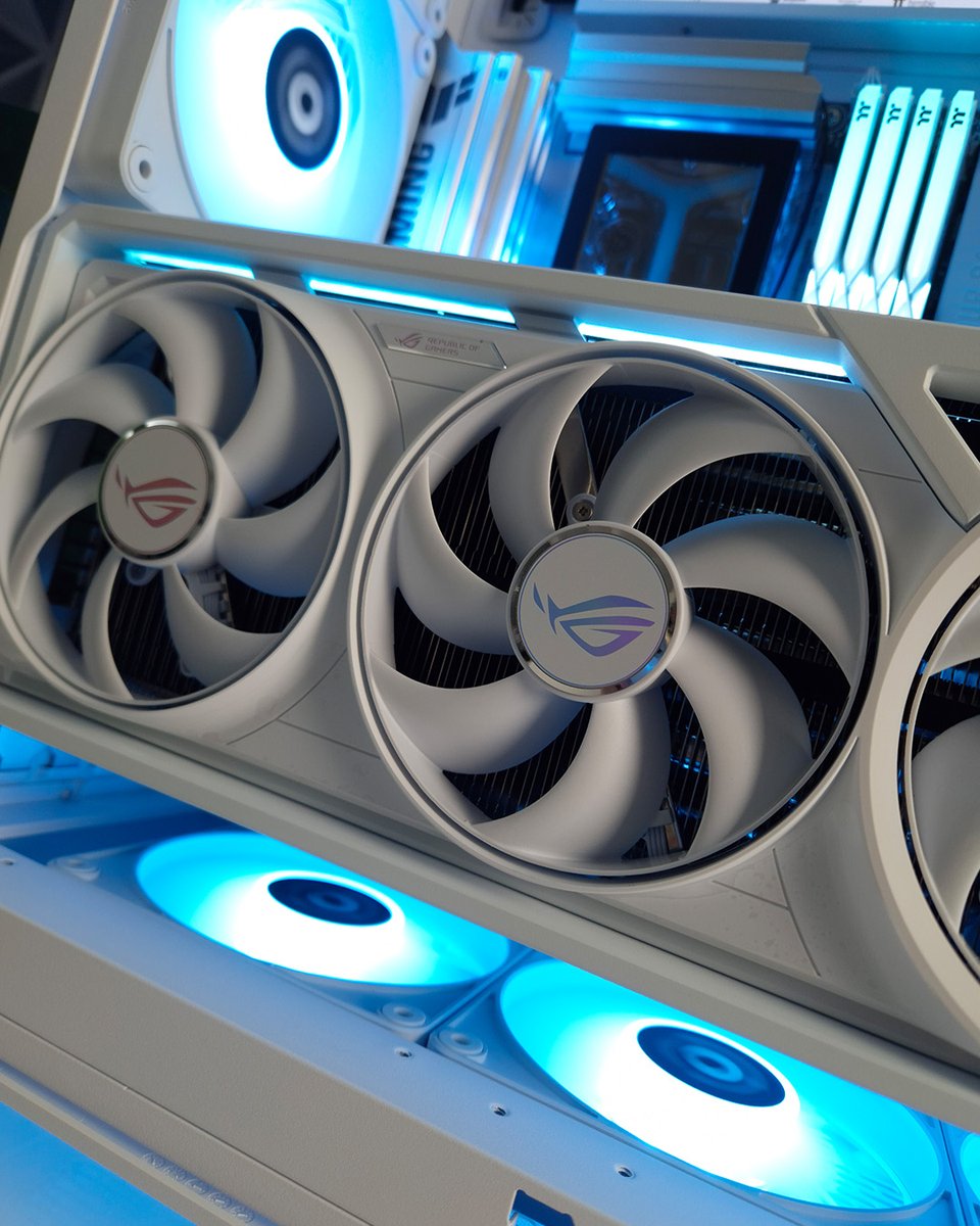 asusrogde's tweet photo. #Spotlight an für diesen epischen Fan-PC von Daniel K. – er setzt mit seinem Build ein echtes Statement für Gaming-Power und Kreativität. ✨💪

Welcher Part dieses PCs macht euch am meisten neidisch? 👀🔥

#ROG #ROGCommunity #PCBuildOfTheDay #GamingPC #PCMasterRace https://t.co/9SKrOKZPFe