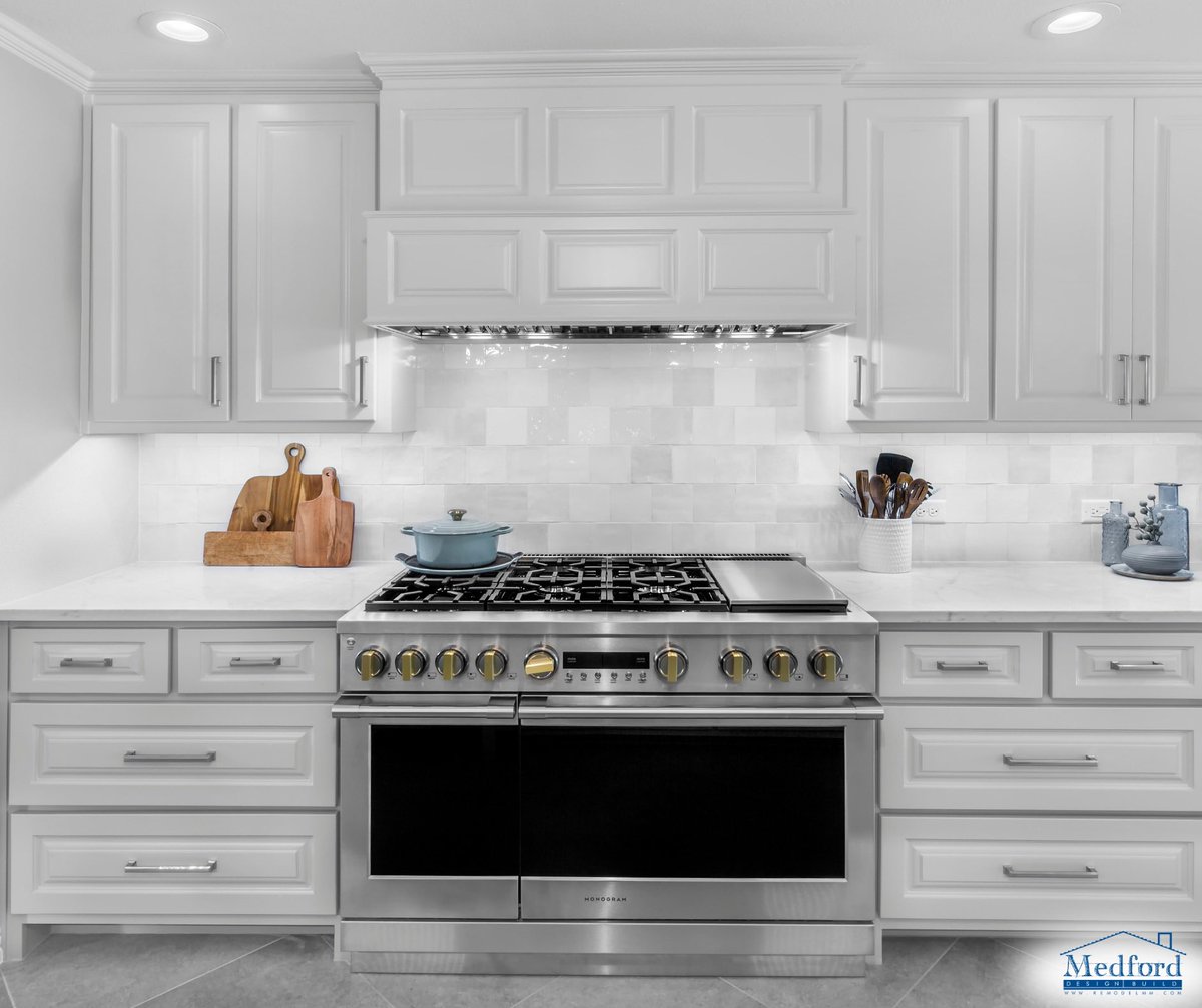 Medford_DB's tweet image. A chef’s dream… 💭 This professional-grade range makes cooking at home feel like a luxury!
#Remodeling #KitchenRemodel #DesignBuild #InteriorDesign #DFWRemodeling #ArlingtonRemodeling #FortWorthRemodeling #ColleyvilleRemodeling #SouthlakeRemodeling #NRHRemodeling