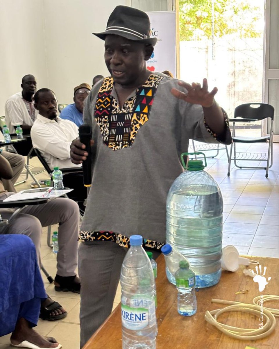 EduConservation's tweet photo. 💚 Récemment, 30 Directeur(trice)s d'école se sont réuni(e)s pour un atelier de cinq jours au Sénégal 
🖍Au cours de l'atelier, les Directeur(trice)s ont simulé des leçons, travaillé en groupe et participé à une excursion pour découvrir la réserve de Bandia https://t.co/CNOff2F45j