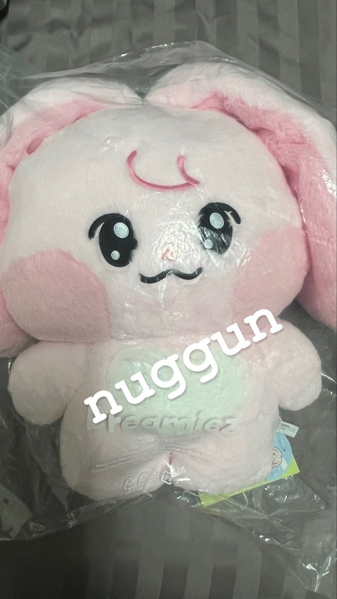 ForNuggun's tweet photo. พร้อมส่ง ส่งของได้ไม่เกินวันอาทิตช่วงเย็น
 แจมิน big flat cushion (40 cm) kkyuping 1 ชิ้น มีถุงเเต่กาวติดไม่ค่อยดี มีป้าย เคยจับตัว 1 ครั้งเอามาถ่ายรูป ไม่เคยกอด ราคาสูงเพราะได้อัพมา 2,300 ค่าส่ง 80 บาท ขอดูเพิ่มเติมได้ 
#ตลาดนัดnct #Dreamiez_POPUP #ตลาดนัดnctdream https://t.co/ElCShYfHQ0