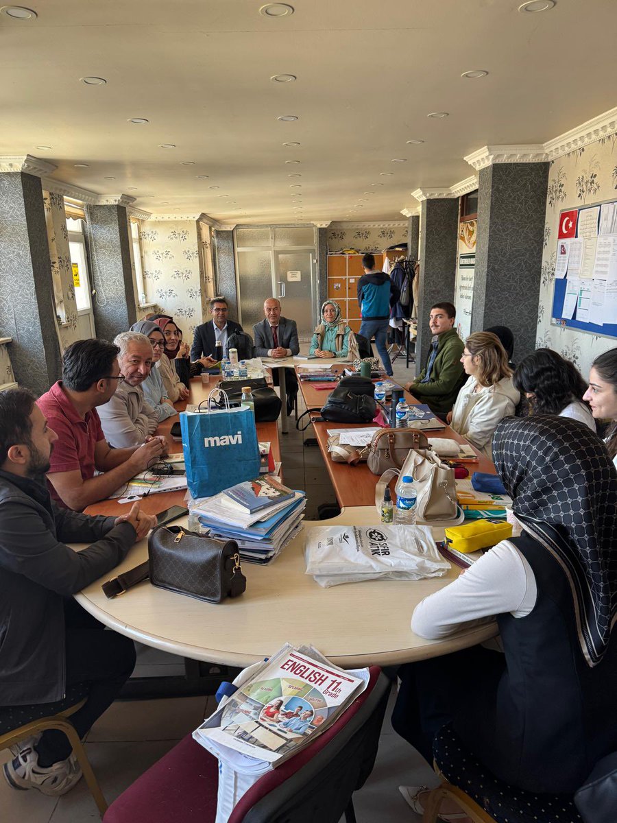 202-2026 Eğitim-Öğretim Yılı okul ziyaretleri kapsamında Taşlıçay Anadolu Lisesi öğretmenleri ile bir araya gelindi. <a href="/tcmeb/">Millî Eğitim Bakanlığı</a> <a href="/tcagrivaliligi/">T.C. Ağrı Valiliği</a> <a href="/agrimem/">AĞRI MEM</a> <a href="/hasan_kokrek/">Hasan Kökrek</a> <a href="/TslcyKaymakamlk/">T.C. Taşlıçay Kaymakamlığı</a> <a href="/Ahmetkaya0404/">Ahmet KAYA</a> <a href="/UtkuKzlkya/">Utku Kızılkaya</a> <a href="/ihsankosen/">ihsankosen</a>