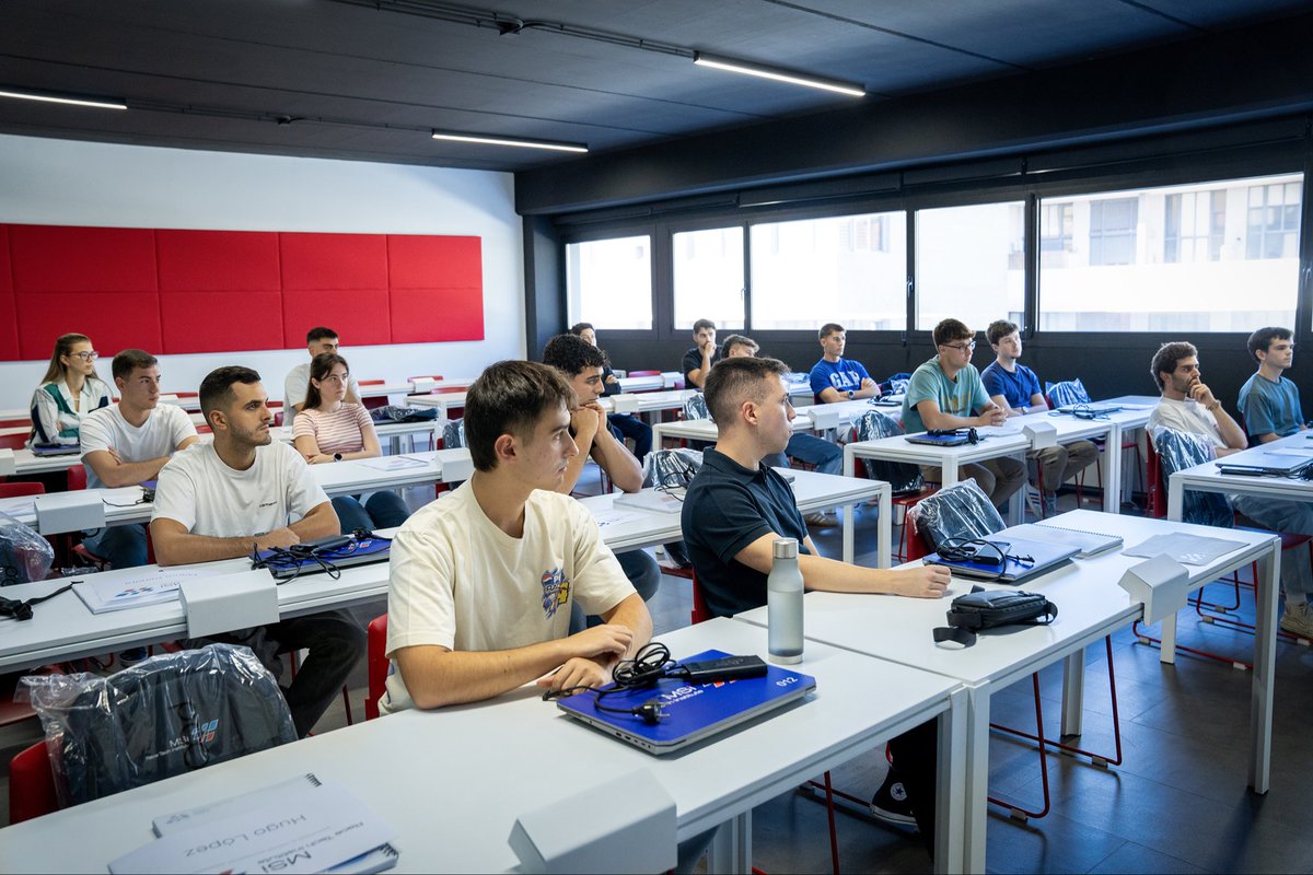 👋🏻 ¡Bienvenidos al Máster en Motorsport Engineering!
Damos inicio a un año lleno de desafíos, aprendizaje y pasión por el motorsport 🏁 , ¡a por todas! 💪🏼