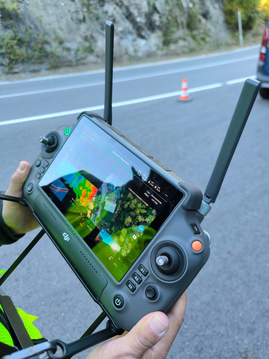 areacartografia's tweet photo. Durant unes setmanes estarem escanejant els cursos dels principals rius i torrents d'Andorra amb un sensor LIDAR transportat en dron. També obtindrem una imatge RGB amb càmera fotogramètrica. #LIDAR #Andorra https://t.co/74dyb5GiNB