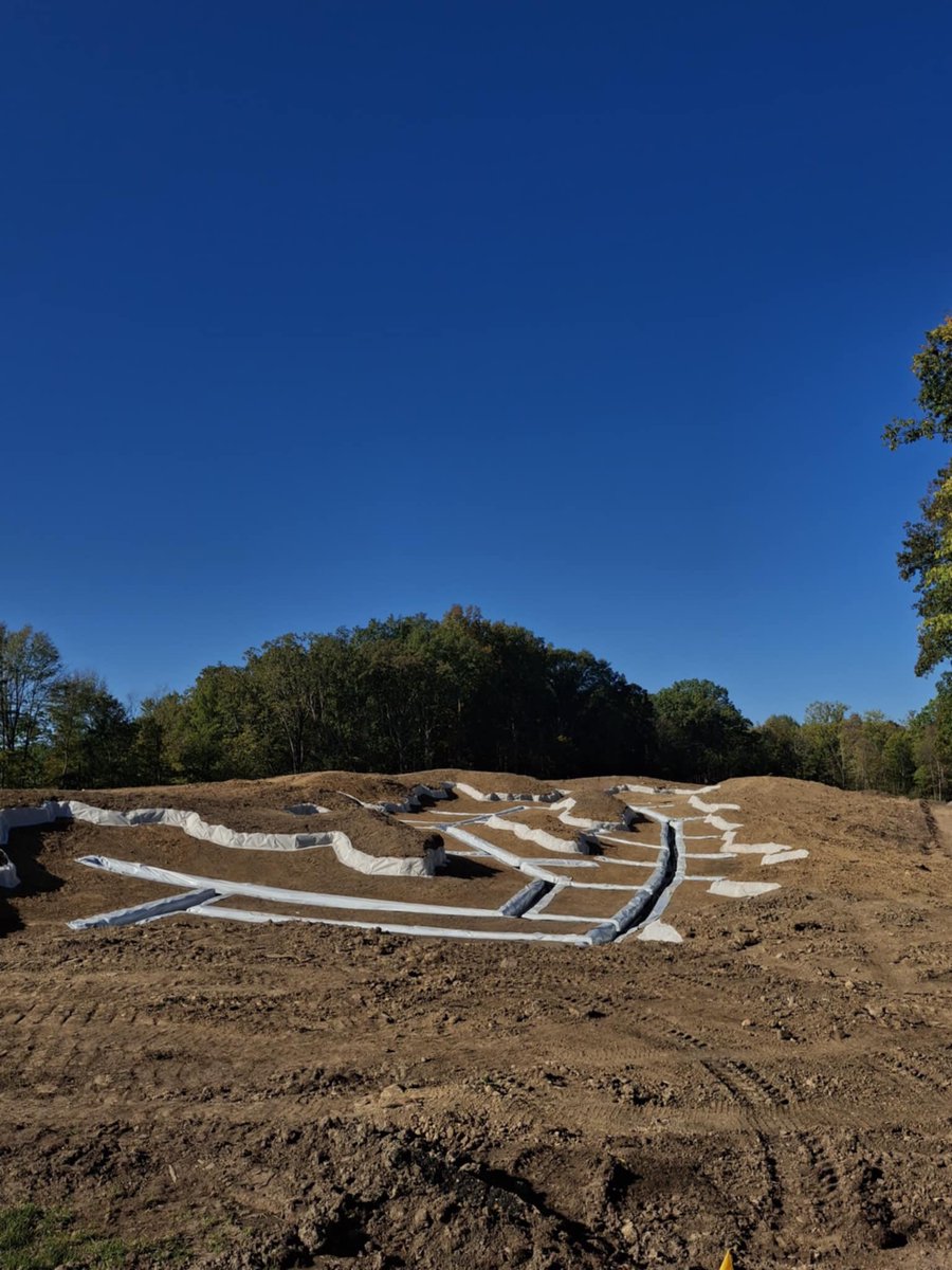 Nice shot of another large bunker/greens complex coming together at Club Walden.