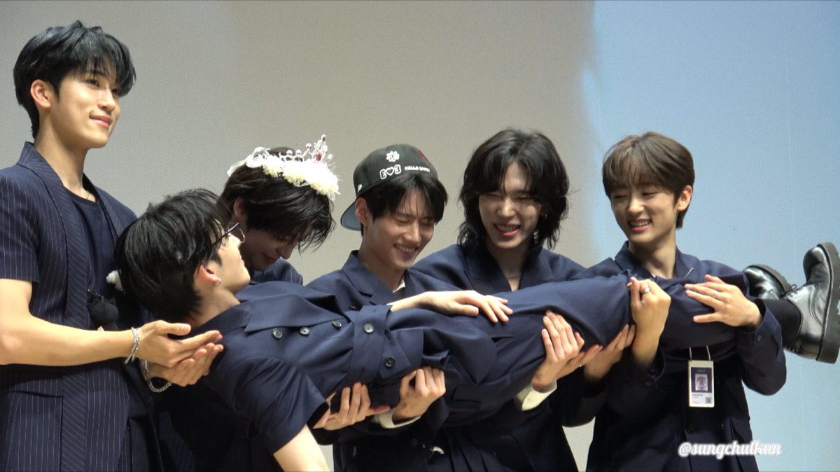 250921 

아주 소중해요 루네이트ㅜㅜㅜㅜ❤️❤️❤️

#LUN8 #루네이트