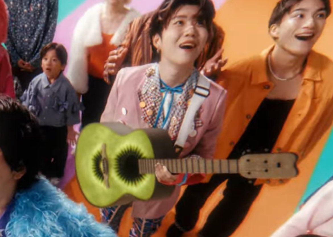toppochokotan's tweet image. キウイブラザーズ観てるかな〜
ミセスがキウイ🥝持ってくれてるよ〜
多分、🥝よ〜
フルーツ界も幸せに〜〜✨✨
𝑮𝑶𝑶𝑫𝑫𝑨𝒀