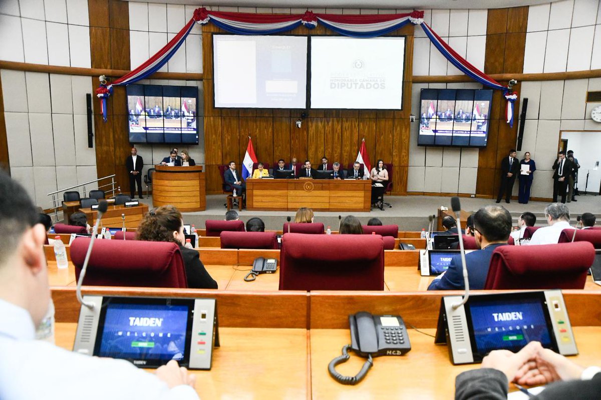 DiputadosPy's tweet image. El presidente de la Cámara de Diputados, Dr. Raúl Latorre (ANR-Capital), preside una audiencia pública en donde se debate el futuro del transporte público de pasajeros en la capital y el área metropolitana de Asunción.
Representantes de diferentes sectores discuten sobre el…