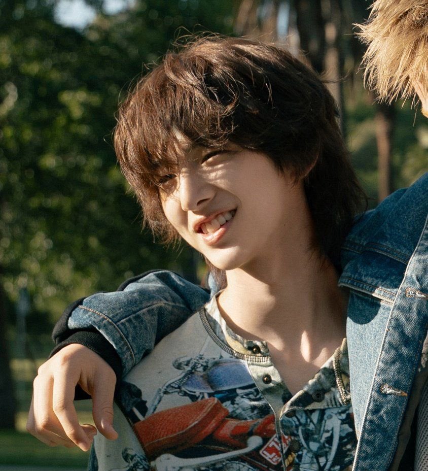 ジュフンのビジュも陰キャ爆発してて大好きなんやけど陰キャビジュアイドル垢にしようか