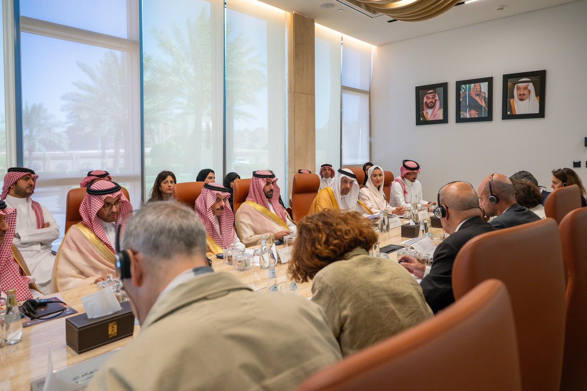 اجتمعت مع زملائي في اللجنة الوزارية السعودية الفرنسية المشتركة بشأن العلا لمناقشة تعزيز شراكتنا في العلا، والتي قدمت نموذجاً عالمياً للتعاون الثقافي بين الأصدقاء. 🇸🇦  🇫🇷  . 
#رؤية_السعودية_2030