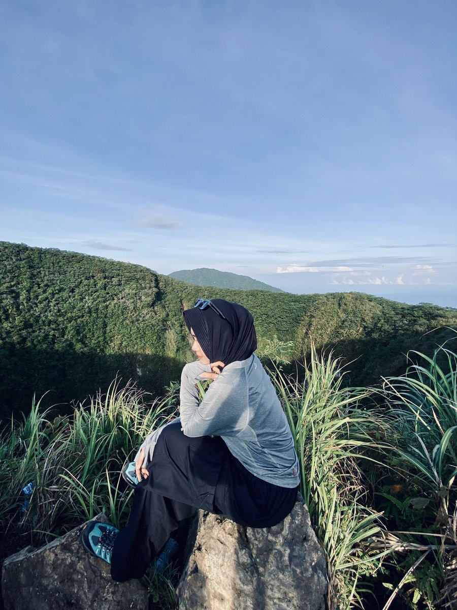 semijamet's tweet image. pendaki fomo a