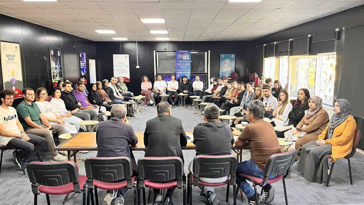 GSB_TusbaGM's tweet image. Gençlik Hizmetleri Müdürümüz, Gençlik Faaliyetleri Şube Müdürümüz, Gençlik Merkezi Müdürümüz ve Üniversite Öğrenci topluluk başkanlarının katılımı ile ÜNİDES pejoeleri başvuru ve yürütme süreçleri toplantısını gerçekleştirdik.
#ÜNİDES
📍YYÜ Genç Ofis
