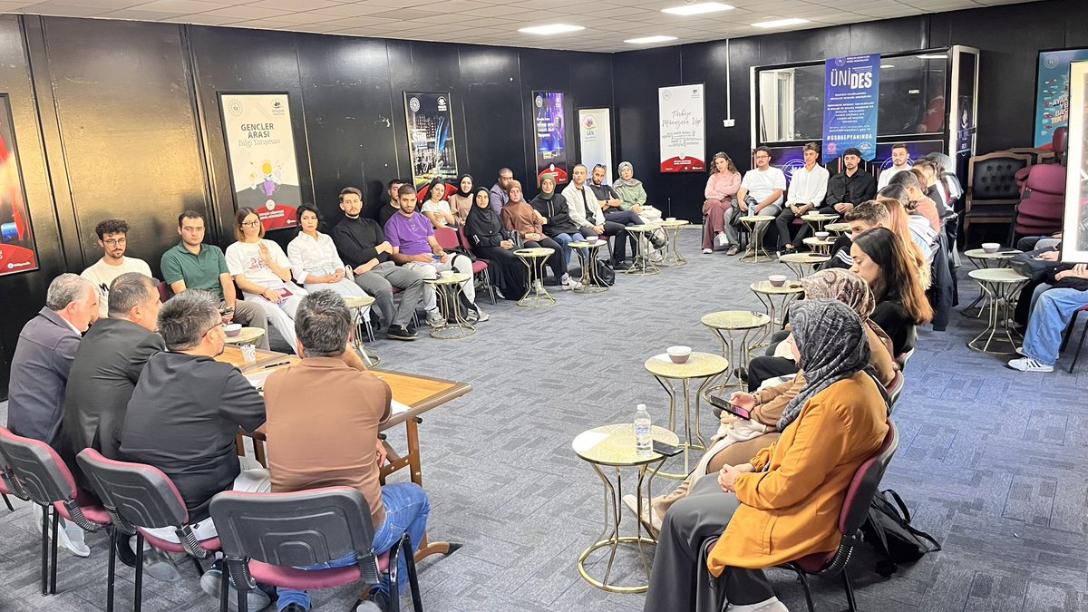 GSB_TusbaGM's tweet image. Gençlik Hizmetleri Müdürümüz, Gençlik Faaliyetleri Şube Müdürümüz, Gençlik Merkezi Müdürümüz ve Üniversite Öğrenci topluluk başkanlarının katılımı ile ÜNİDES pejoeleri başvuru ve yürütme süreçleri toplantısını gerçekleştirdik.
#ÜNİDES
📍YYÜ Genç Ofis