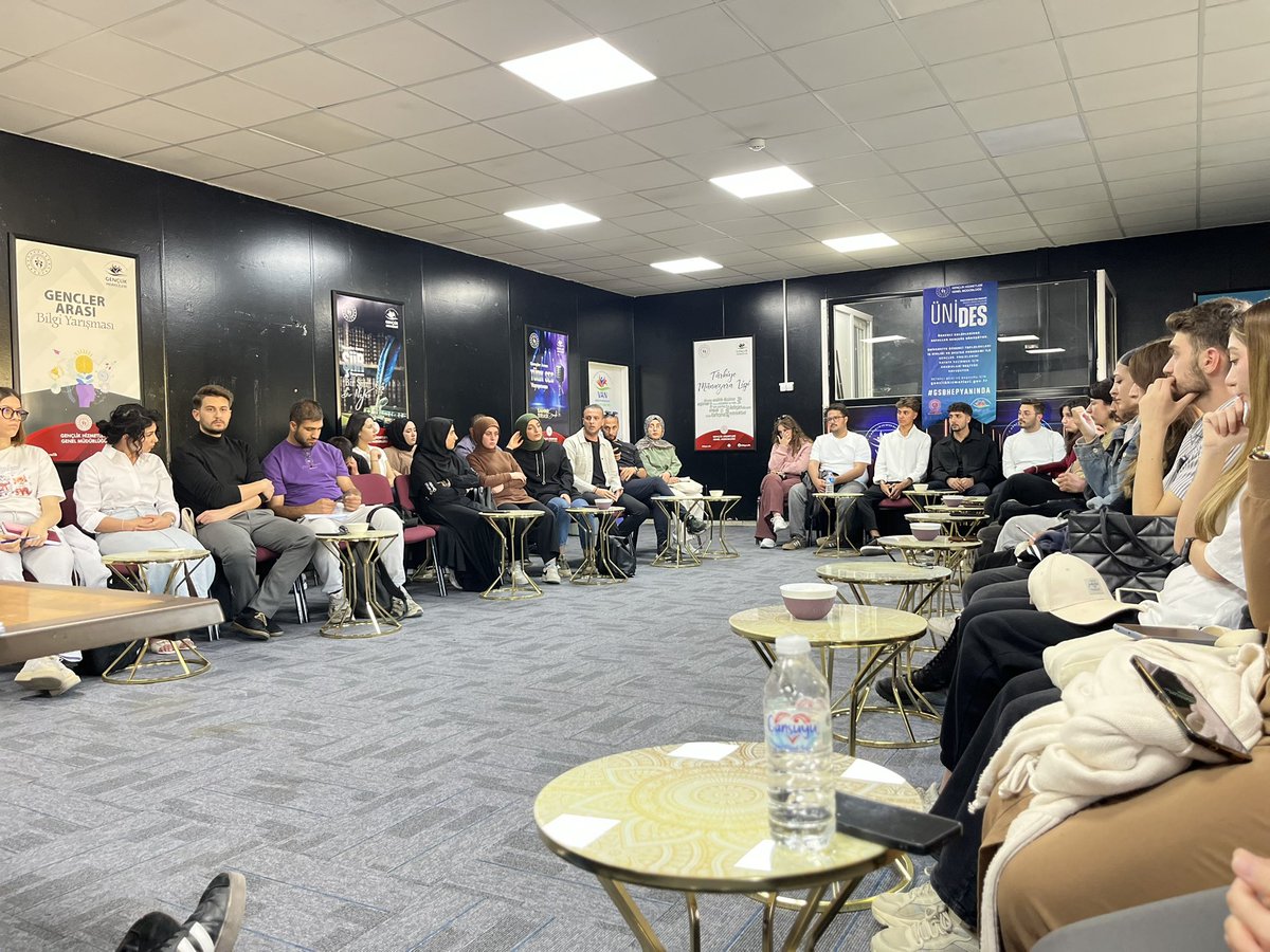 GSB_TusbaGM's tweet image. Gençlik Hizmetleri Müdürümüz, Gençlik Faaliyetleri Şube Müdürümüz, Gençlik Merkezi Müdürümüz ve Üniversite Öğrenci topluluk başkanlarının katılımı ile ÜNİDES pejoeleri başvuru ve yürütme süreçleri toplantısını gerçekleştirdik.
#ÜNİDES
📍YYÜ Genç Ofis