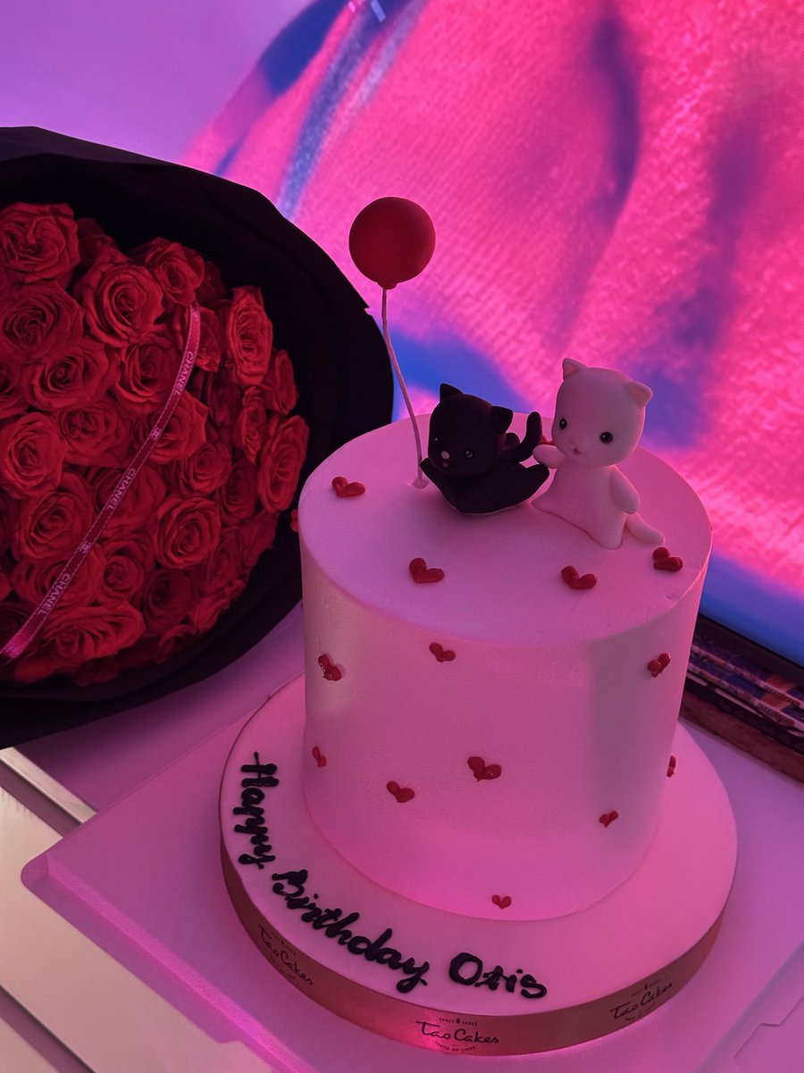 otis185's tweet photo. My heart overflows with happiness like never before. Thank you, more than words can say!

🎂❤️🌹 https://t.co/jAcxs1HpvD