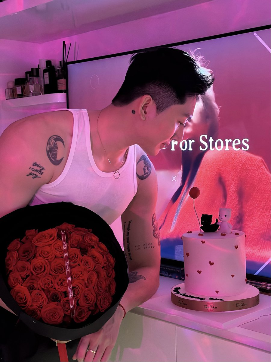 otis185's tweet photo. My heart overflows with happiness like never before. Thank you, more than words can say!

🎂❤️🌹 https://t.co/jAcxs1HpvD