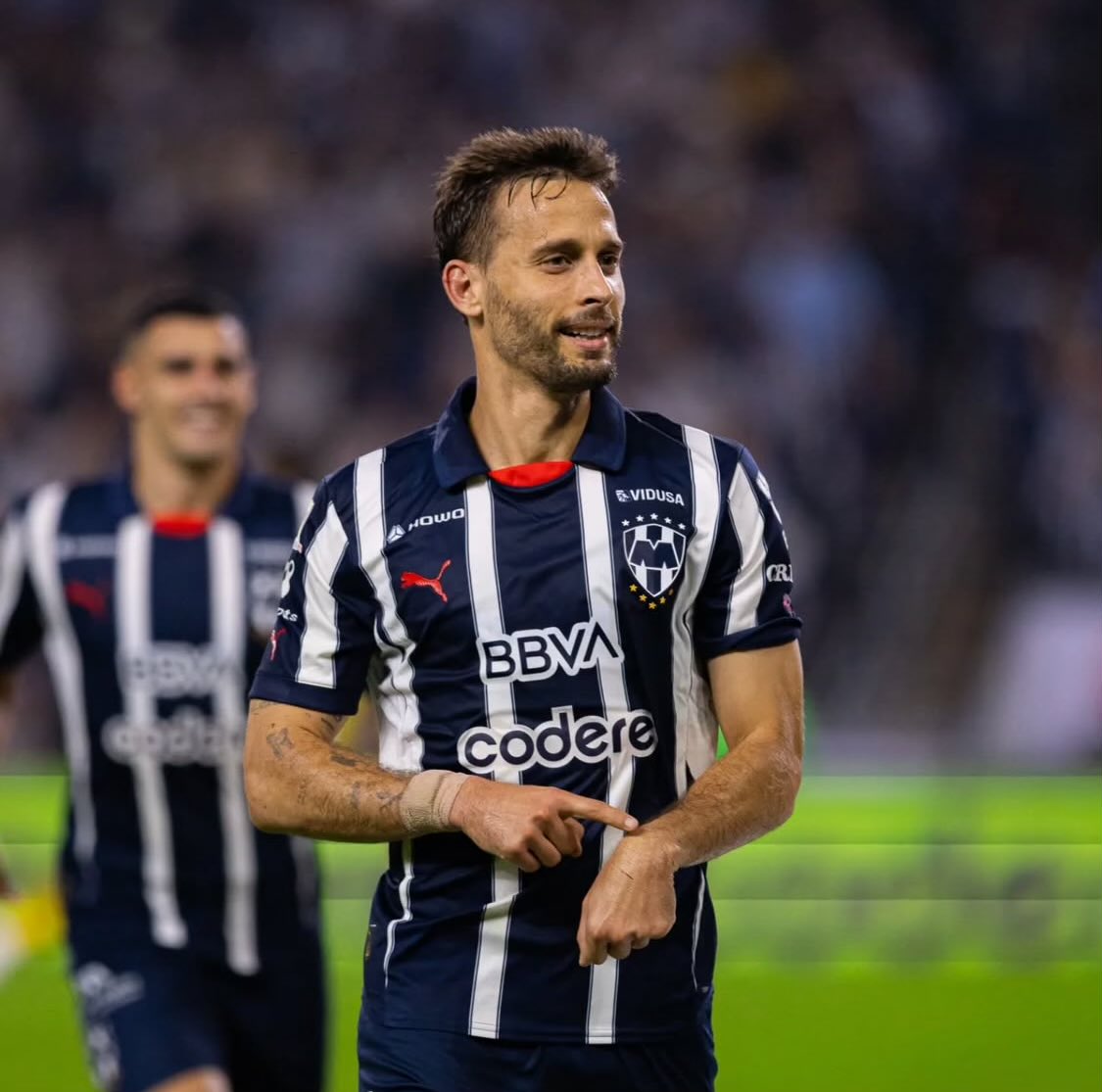 Renovarle sería complacer a la afición,  más que buscar los títulos.

Individualmente, Sergio Canales ha sido un gran jugador para el Monterrey, basta con escuchar a sus aficionados para entenderlo.

El tema está en que no ha ganado nada y, en parte, es su culpa. Pareciera que el