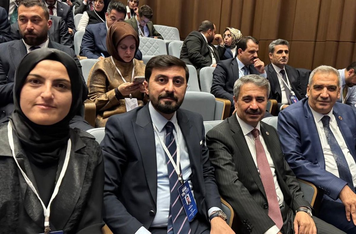 AK Gençlik Adıyaman (@akgencadiyaman) on Twitter photo 📍 AK Parti Genel Merkez
Genel Başkanımız, Cumhurbaşkanımız Sn. <a href="/RTErdogan/">Recep Tayyip Erdoğan</a> ’ın liderliğinde 174. İl Başkanları Toplantısı gerçekleştirildi.
“İlk günkü aşkla, aynı heyecanla Türkiye Yüzyılı hedeflerimiz için çalışmaya devam ediyoruz.” 🇹🇷
#AKGençlik #TürkiyeYüzyılı 📍 AK Parti Genel Merkez
Genel Başkanımız, Cumhurbaşkanımız Sn. <a href="/RTErdogan/">Recep Tayyip Erdoğan</a> ’ın liderliğinde 174. İl Başkanları Toplantısı gerçekleştirildi.
“İlk günkü aşkla, aynı heyecanla Türkiye Yüzyılı hedeflerimiz için çalışmaya devam ediyoruz.” 🇹🇷
#AKGençlik #TürkiyeYüzyılı