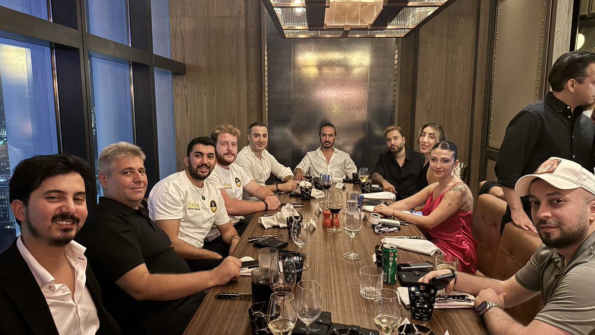 bitgetturkey's tweet photo. Token 2049 tamamlanırken Türkiye den dostlarla bir aradayız #BitgetTurns7 @bitgetglobal 

@coinmuhendisi @ibrahimklczb @Emreislek @dogancakirx @BadlandYW https://t.co/xH60aKyDJf