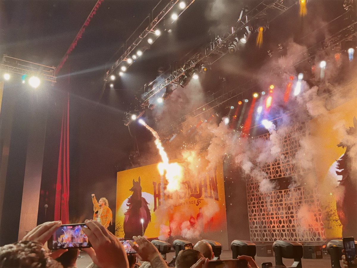 marsattacks21's tweet image. Some @AEW pics from last night #aew #kennyomega #hangmanadampage #tonistorm