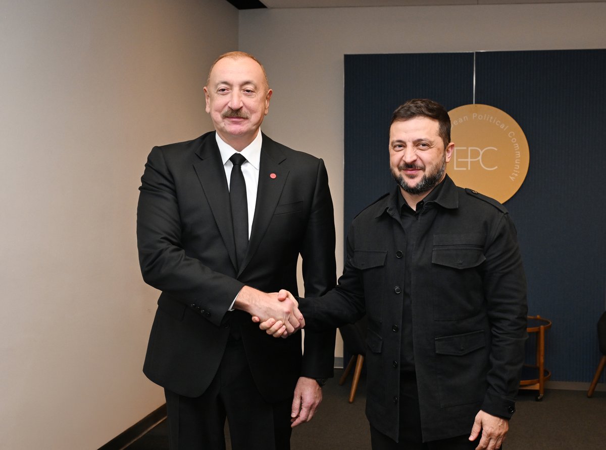 presidentaz's tweet image. President Ilham Aliyev met with President of Ukraine Volodymyr Zelensky in Copenhagen.

president.az/en/articles/vi…