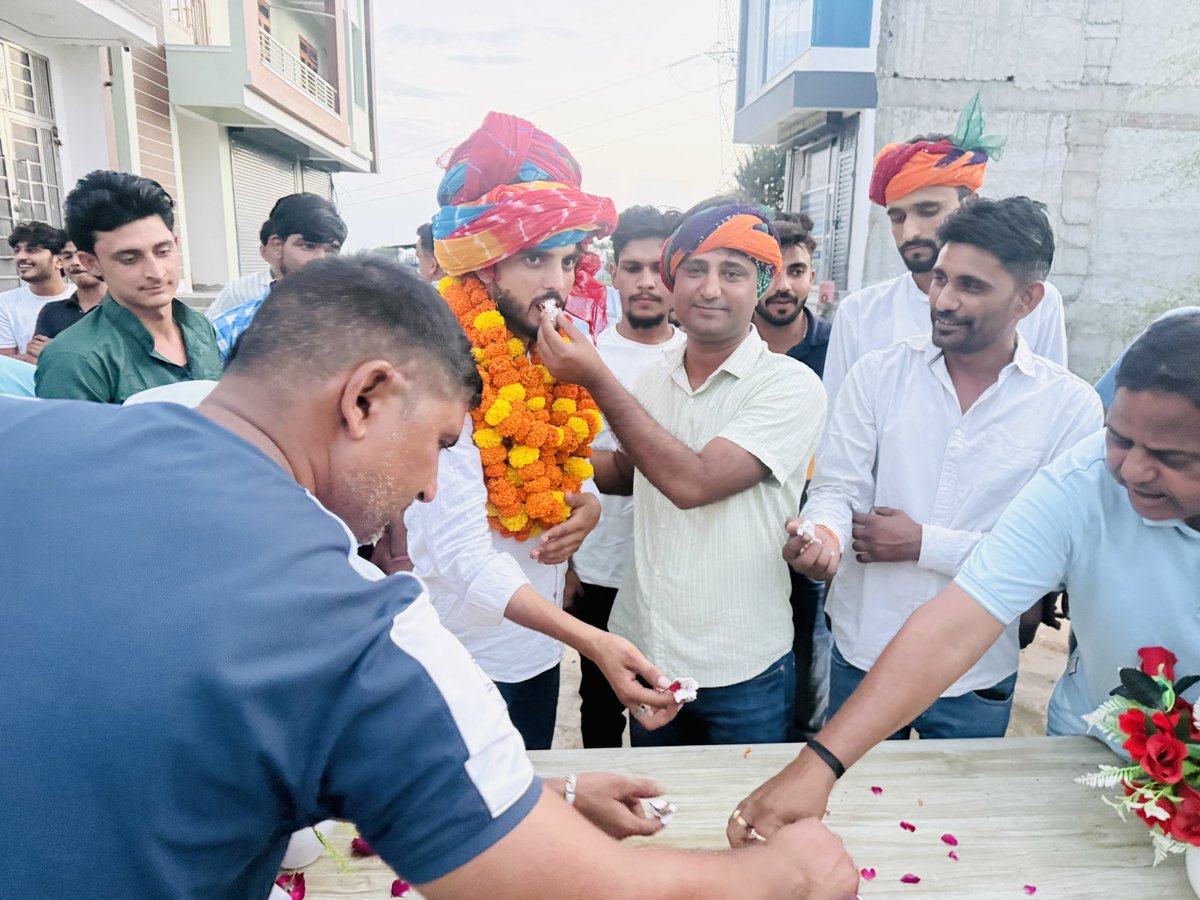 आज पावटा में भाई बिट्टू धनखड़ भॉंकरी के जन्मदिन के अवसर पर गणेश ट्रांसपोर्ट कम्पनी पावटा के ऑफ़िस पर केक काटकर जन्मदिन की बधाई दी और उसके उज्जवल भविष्य की कामना की।<a href="/IndrajGurjarinc/">Indraj Gurjar</a>