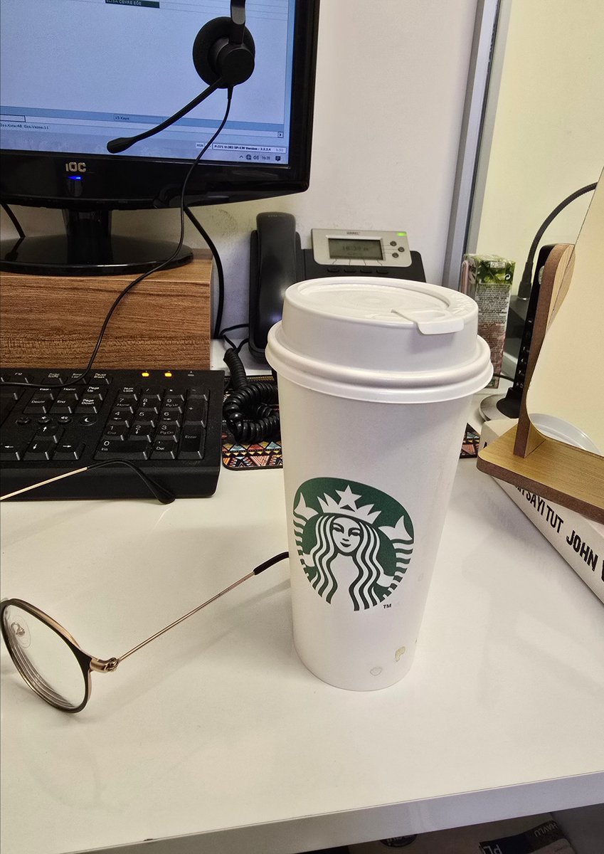 Mesaiye kalınca yetimdoyuran boy kahve gönderen dostlarınız olsun 😅

#Perşembe #mesai #iş #Starbucks #kahve