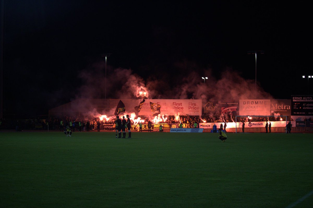 Første kampen etter opprykket er mot Hødd på lørdag kl. 16. 

Enten du hater Hødd, savner Kallevåg eller begge deler, er det ingen steder du heller burde være enn på Åråsen! 

lsk.ticketco.events/no/nb/m/e/lsk_…

Foto: Christian Thuesen
