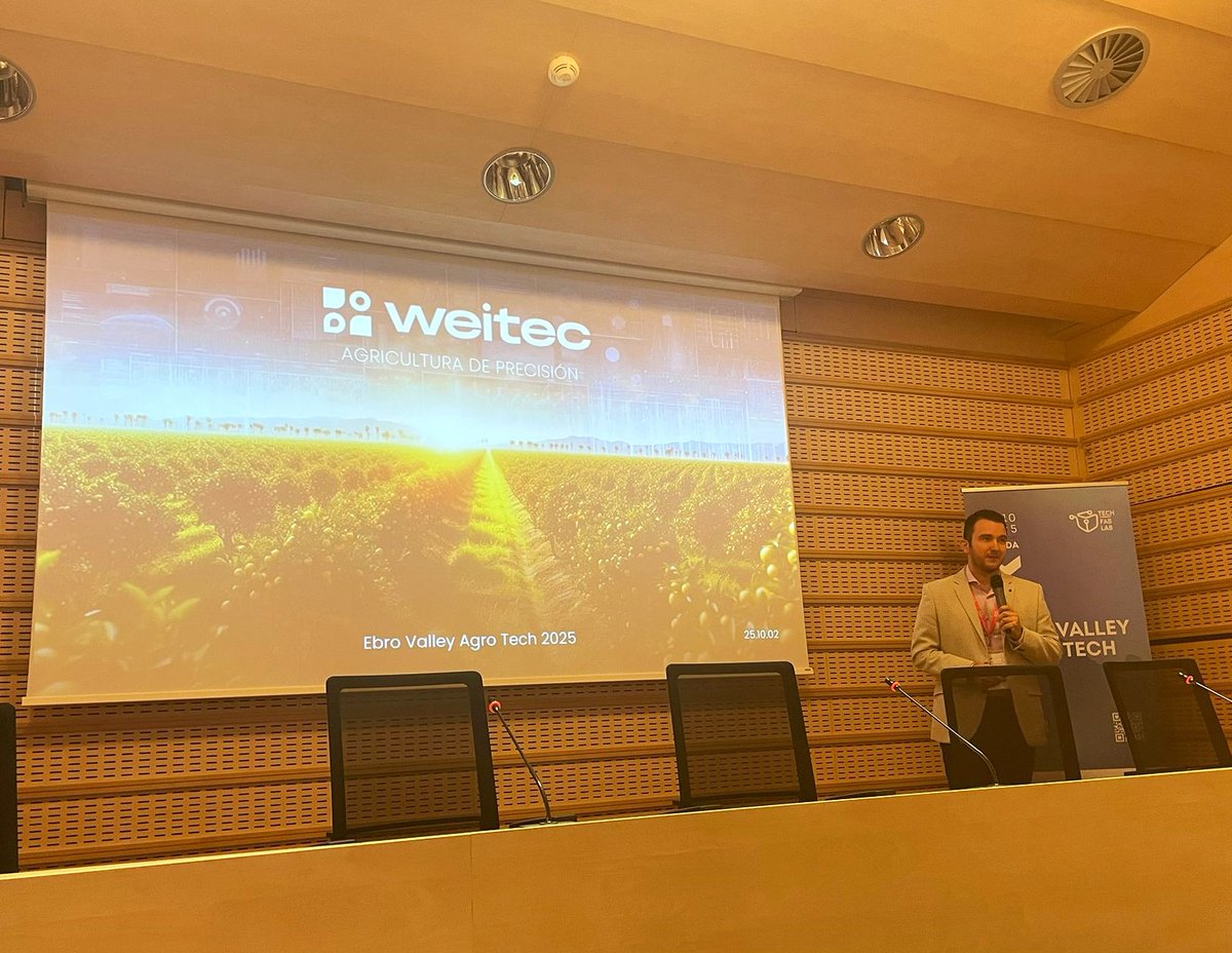 TechFabLabCV's tweet image. Hoy el centro de la innovación del sector Agro-Tech está en Lleida, en #EbroValleyAgroTech . El equipo de @TechFabLabCV  está presente, acompañado por MARENOSTRUM, @naria_digital ,Fibtray, Oscillum, Robottions by Orbelgrupo y @Weitec_Oficial 
¡Una jornada realmente productiva!