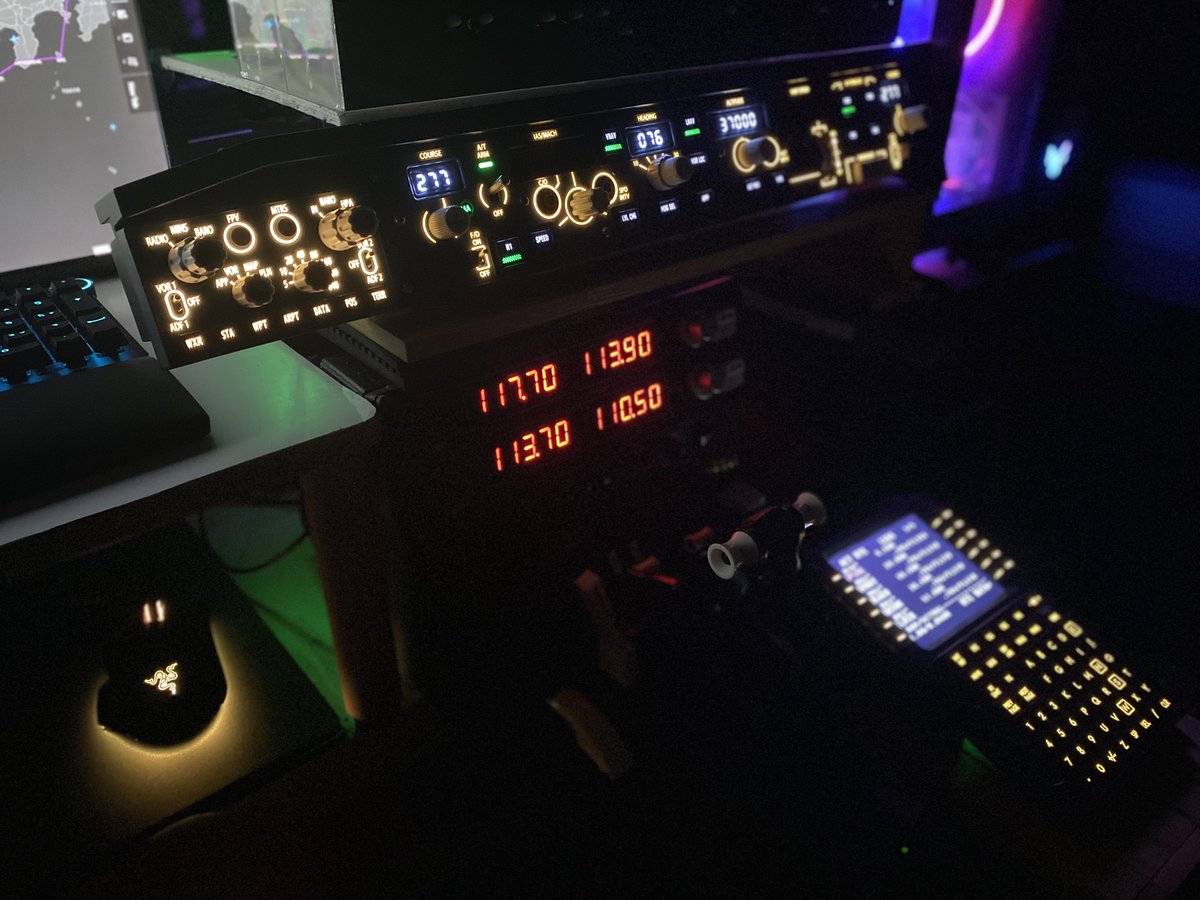takawahappy's tweet photo. NIGHT FLIGHT かっこいいぞ!
#MSFS #winwing #EFIS #3NPDC #PMDG https://t.co/3RgMmuEoxh