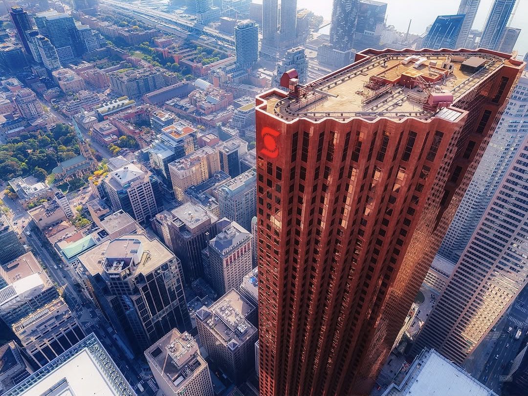 Via <a href="/thelandofdustin/">Dustin</a> – Story of Storeys

This one angle captures so much architectural history. From some of Toronto’s earliest tall buildings, to one of Canada’s tallest buildings.