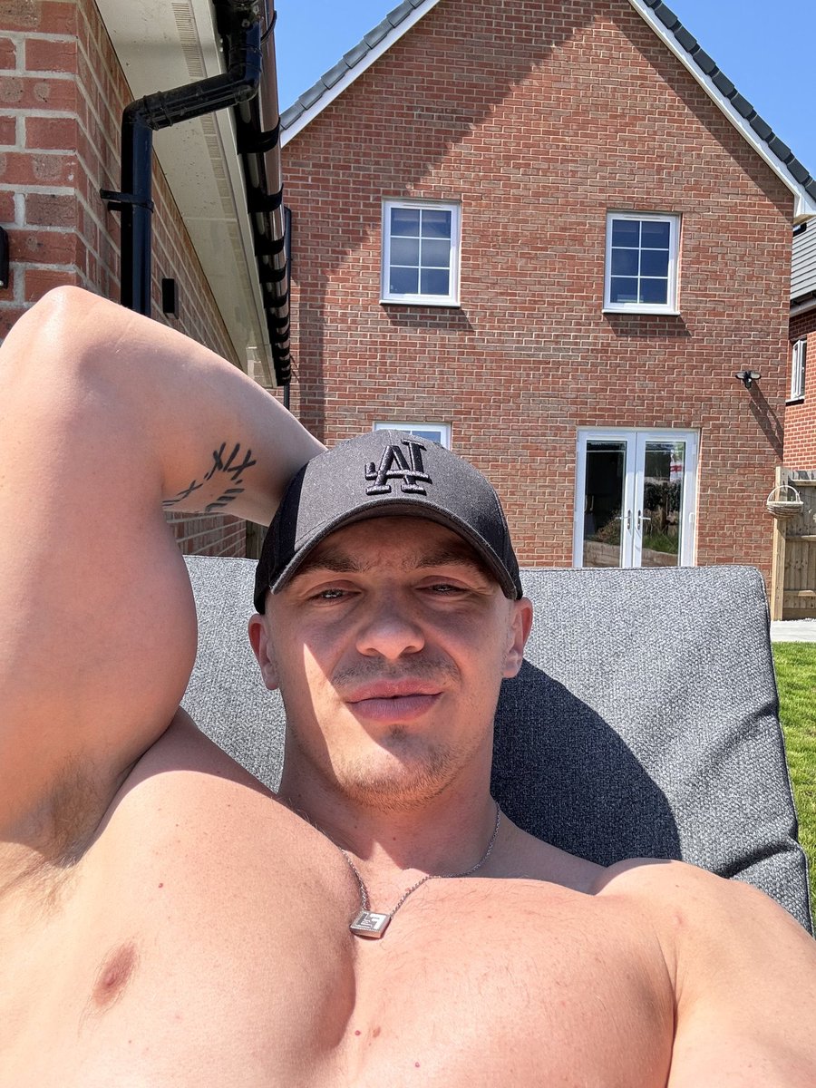 Good afternoon 😏