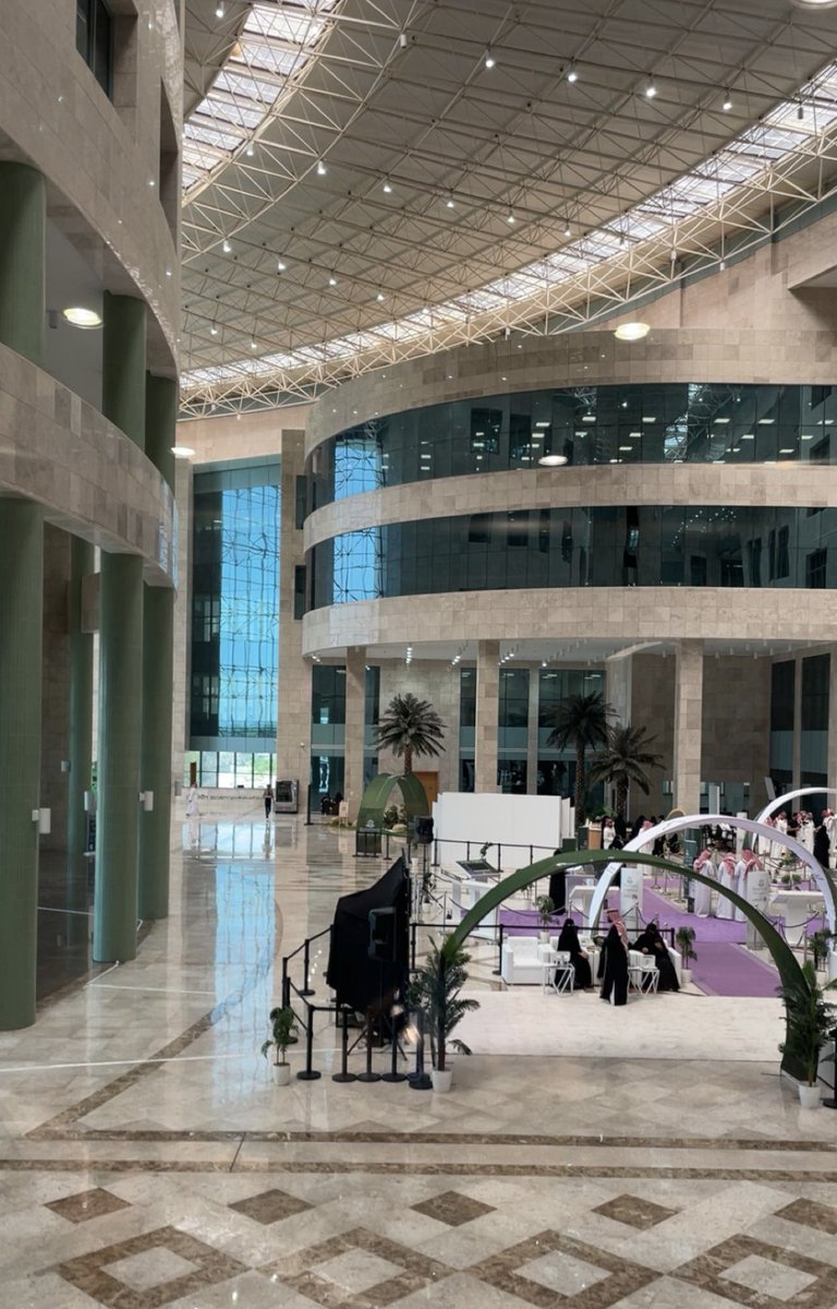 كل يوم يمر بهالجامعة يأكد لي إني اخترت صح 
والله حبي لهم يفوق الأفق❤️❤️❤️❤️