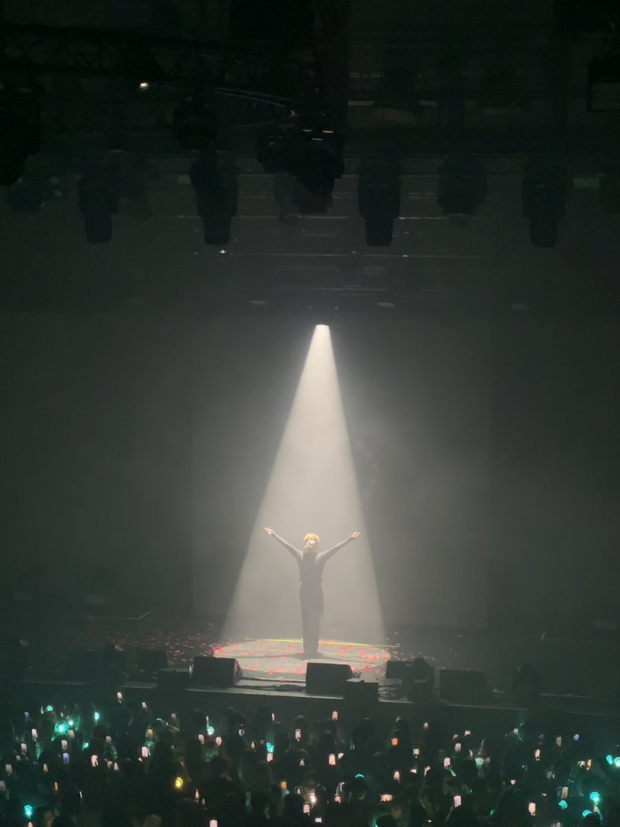 oh_tae51's tweet photo. Some extras https://t.co/HOdgod61B6