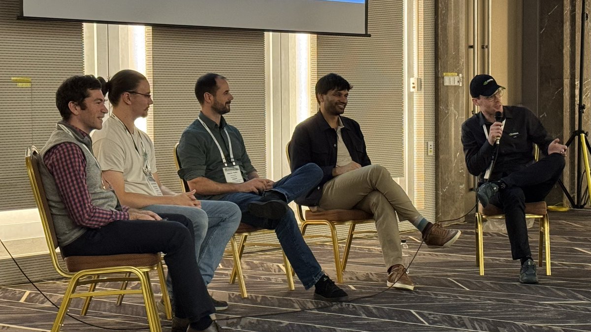 breadli428's tweet image. 🔥 Our Sim2Real Workshop @HumanoidsConf concluded a great success with around 200 attendees!

🔈 We had great talks from a staring line of speakers from academia and industry. Thanks to everyone who supported us!

@pulkitology @leidenschaft1 @SvenBehnke @JonahSiekmann