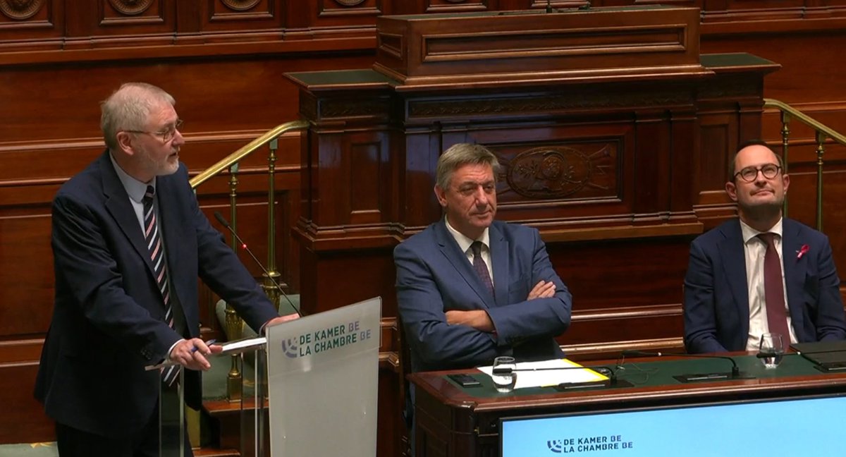 "Uw regering wil aan de fiscus toelating geven om zonder vermoeden van fraude te gaan neuzen in alle rekeningen van alle burgers, ondanks het vernietigende advies van de Gegevensbeschermingsautoriteit. Big Tax Brother is watching you." <a href="/vereeck/">Lode Vereeck</a> #DeKamer